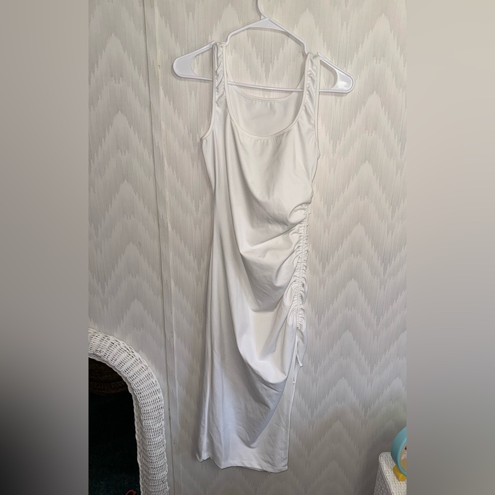 Elegant White Sleeveless Dress